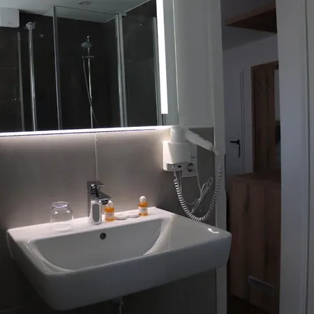 Hotel-restaurant Zur Traube * Альтенар